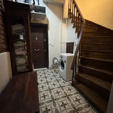 Naila Ahmadreza Istambul